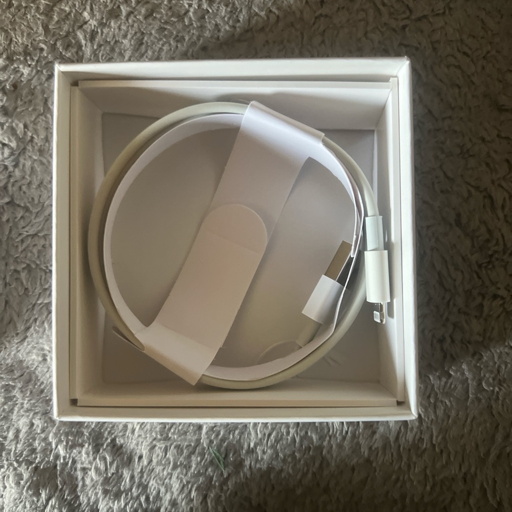 Apple White Lightning Cable